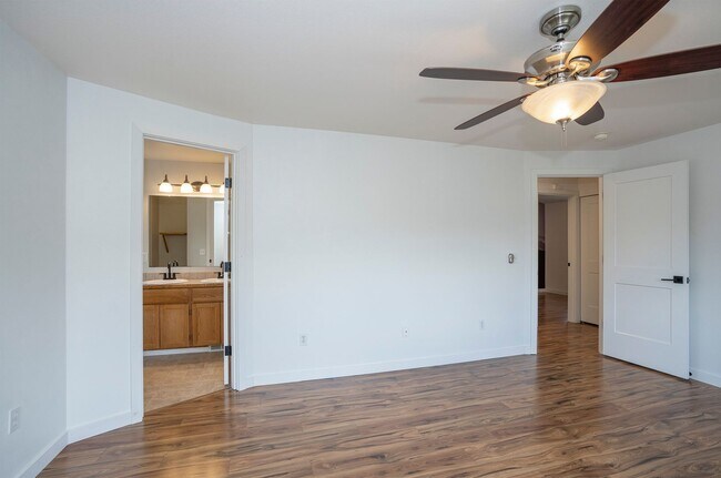 Building Photo - Exquisite 3-bedroom, 2-full bath Home in Puyallup