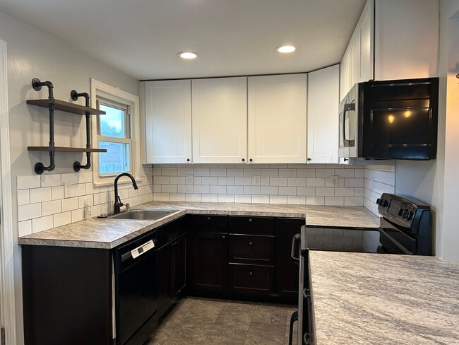 Building Photo - Updated Charmer