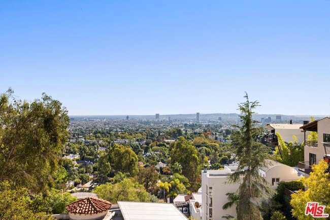 Building Photo - 1788 N Orange Grove Ave