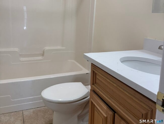 Building Photo - 765 Hart St