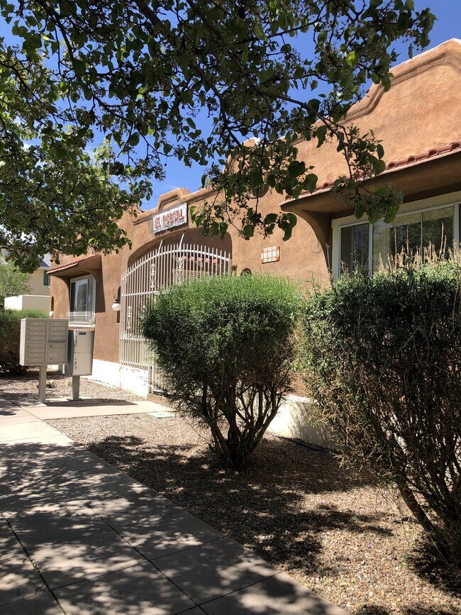 Building Photo - El Portal