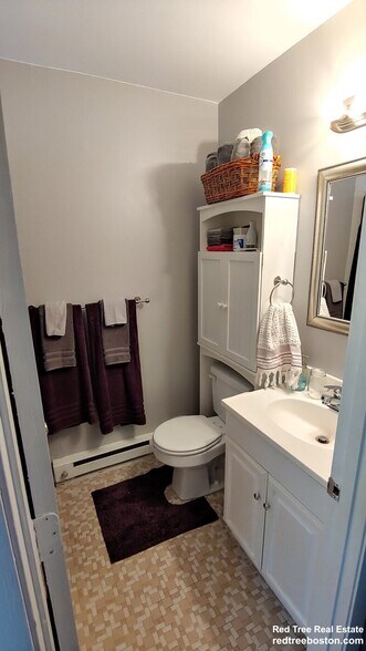 Building Photo - 200 Kelton St