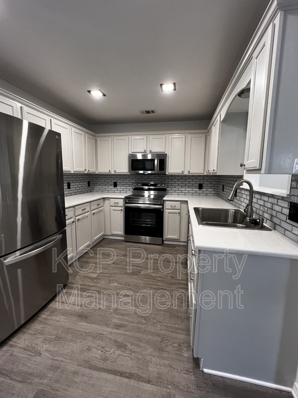 Building Photo - 5708 Whitney Cir
