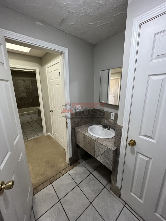 Building Photo - 3826 Butternut St