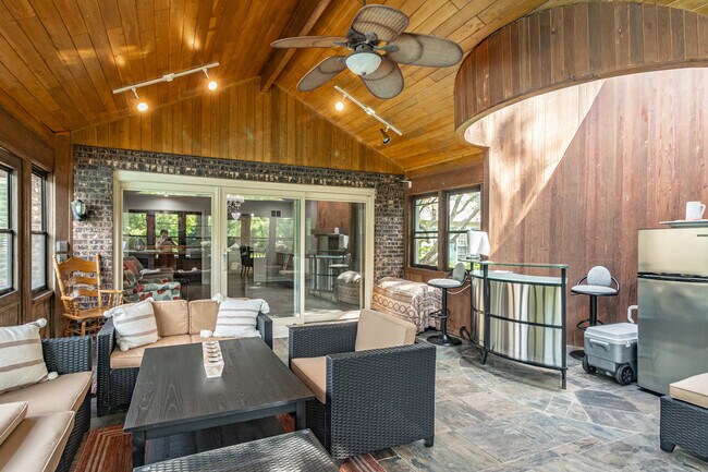 Building Photo - 31 Fox Trail