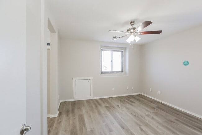 Building Photo - 7057 S 7th Ln