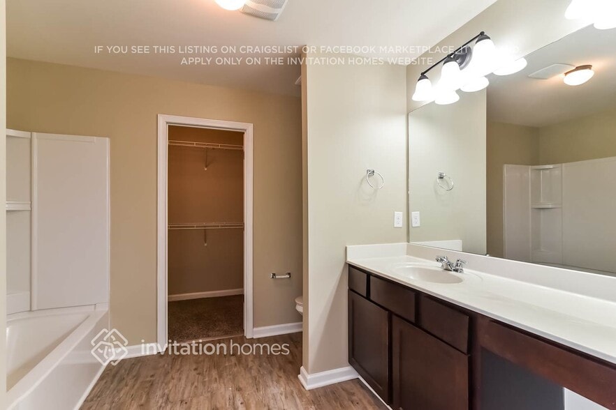 Building Photo - 3530 Mica Cir SE