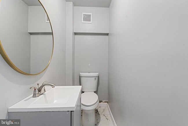 Building Photo - 225 Market St