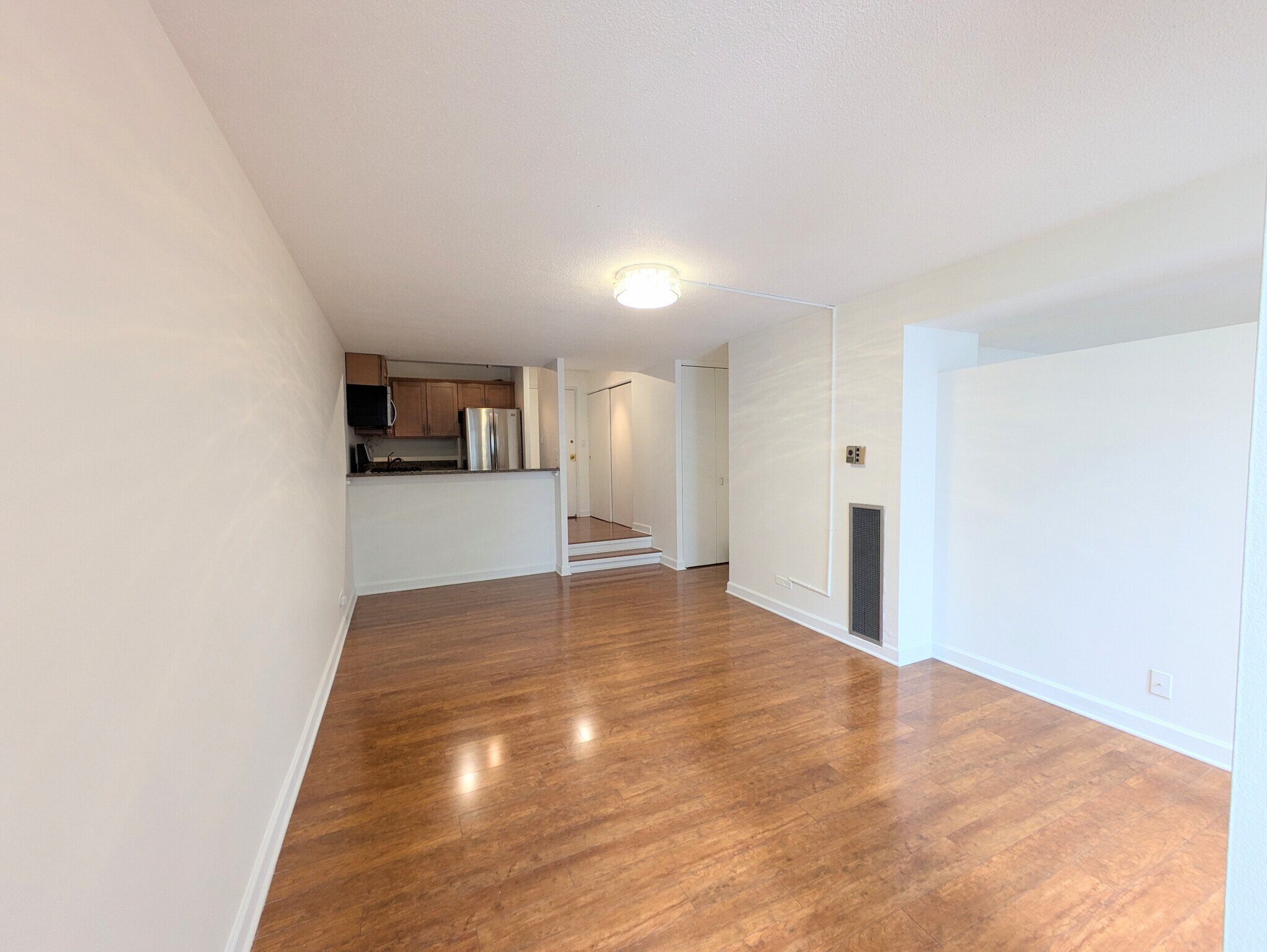 Building Photo - 230 E Ontario St