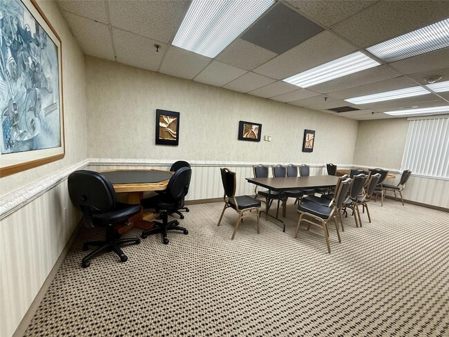 Building Photo - 4725 Lucerne Lakes Blvd E
