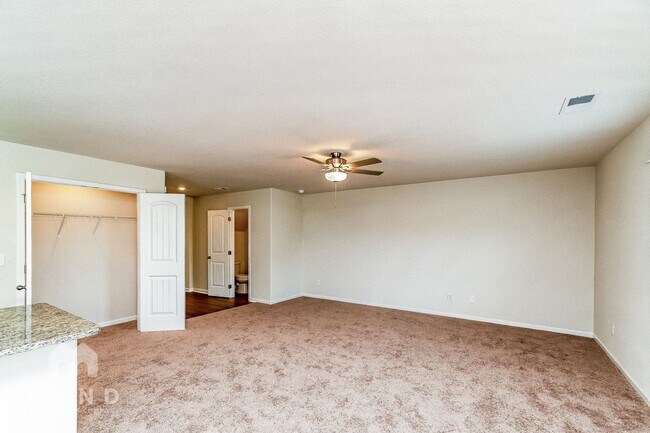 Building Photo - 265 Royal Mdw Dr