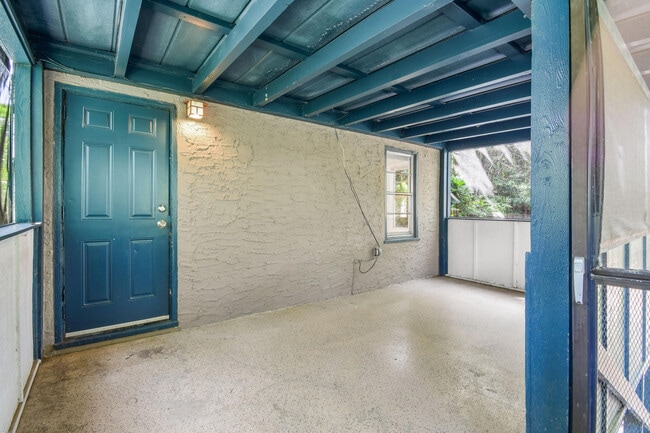 Building Photo - 310 Columbia Dr