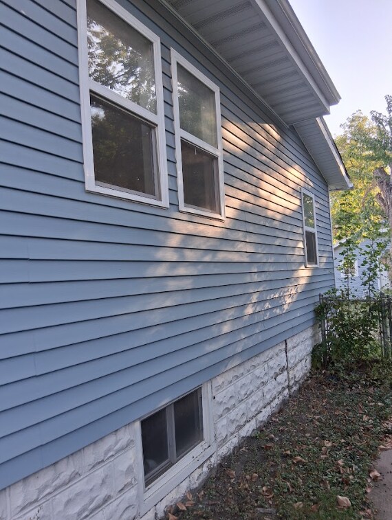 Building Photo - 418 S Hancock Ave