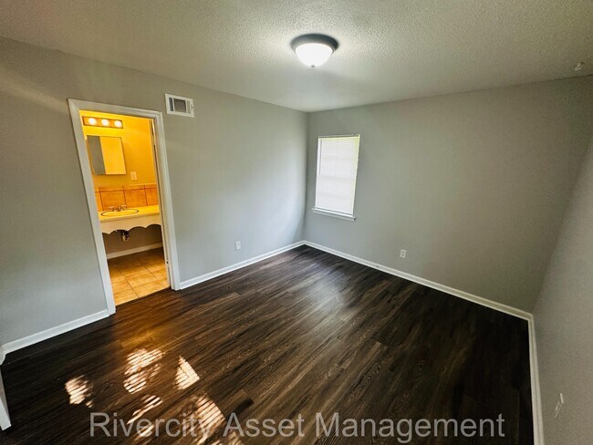 Building Photo - 2232 Amethyst Cove