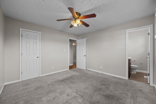 Building Photo - Welcome to Regalwoods!