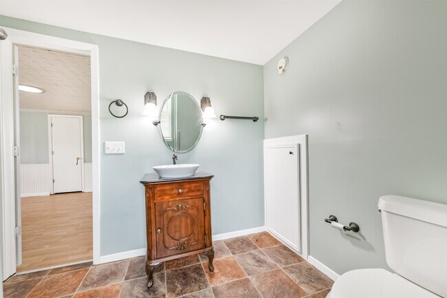 Building Photo - 807 Stadium Cir