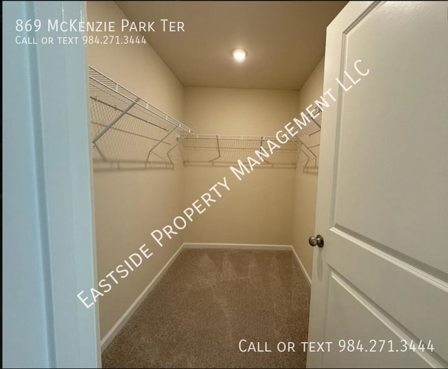 Building Photo - 869 McKenzie Pk Ter