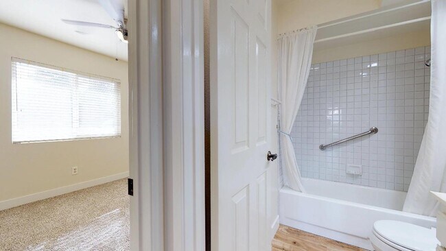 Building Photo - Gorgeous and Bright 2BR/2BA Home perfect f...