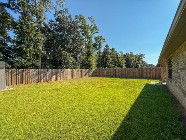 Building Photo - 4 Bedroom 2 Bath Home for Rent in Birch Run Subdivision! Energy Efficient Solar Panels to Help Lo...