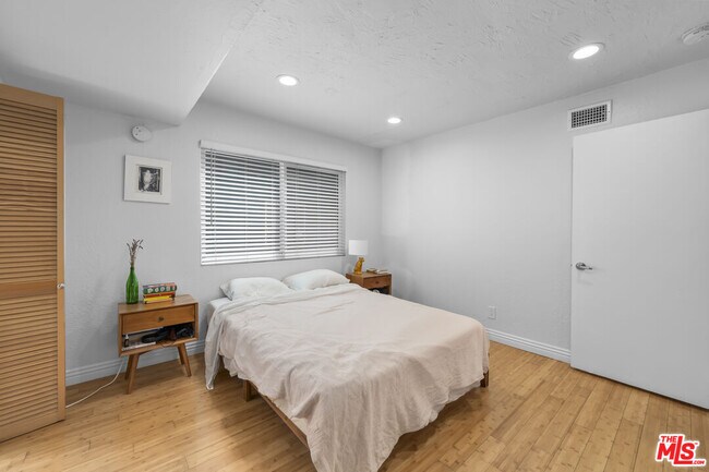 Building Photo - 23 Buccaneer St