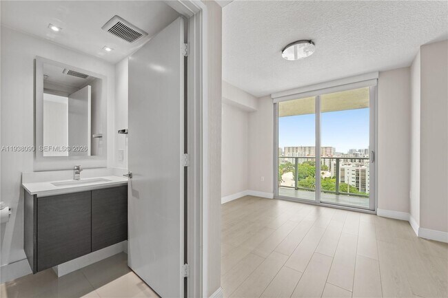 Building Photo - 300 Sunny Isles Blvd