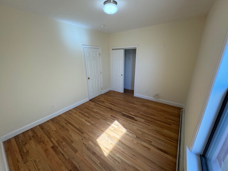 Building Photo - 30-32 N Terrace Ave