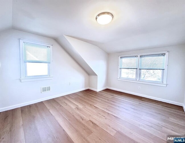 Building Photo - 48 Center