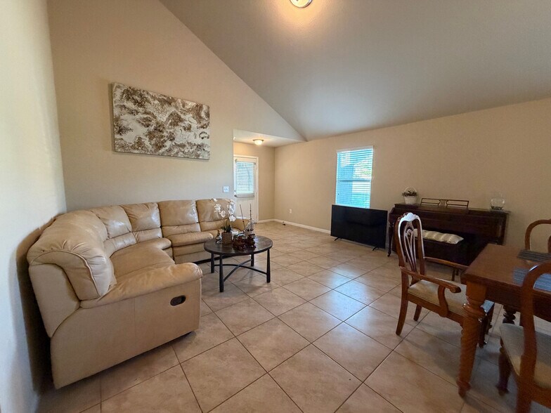 Building Photo - Room in Single Family Home on Bettylou Ln