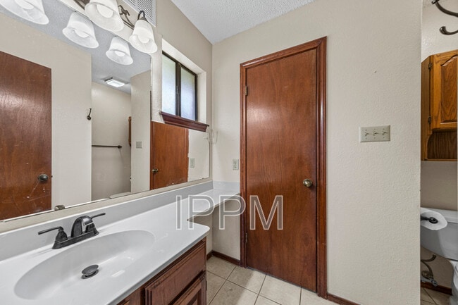 Building Photo - 138 Willow Cir