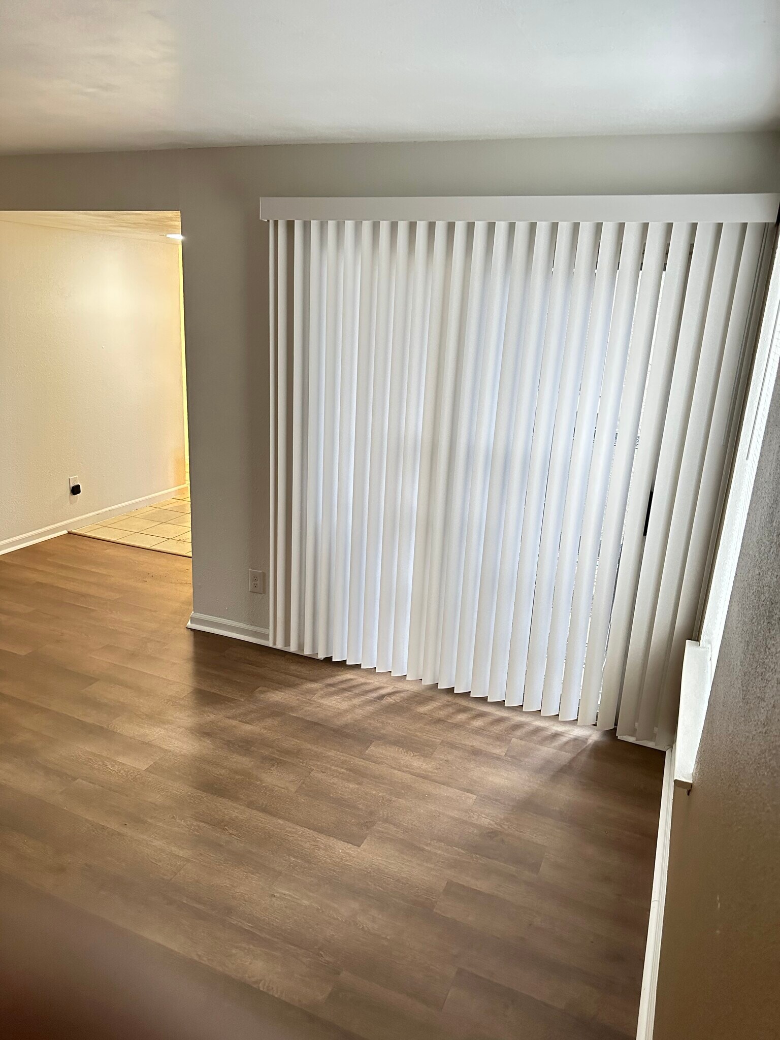 Building Photo - 112 Luna Grande Cir