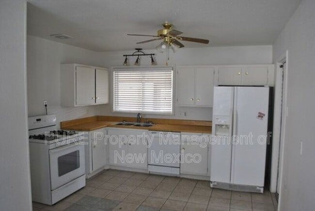 Building Photo - 3307 Edgecliff Dr