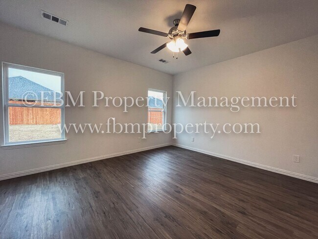 Building Photo - 655 Excelsior Dr