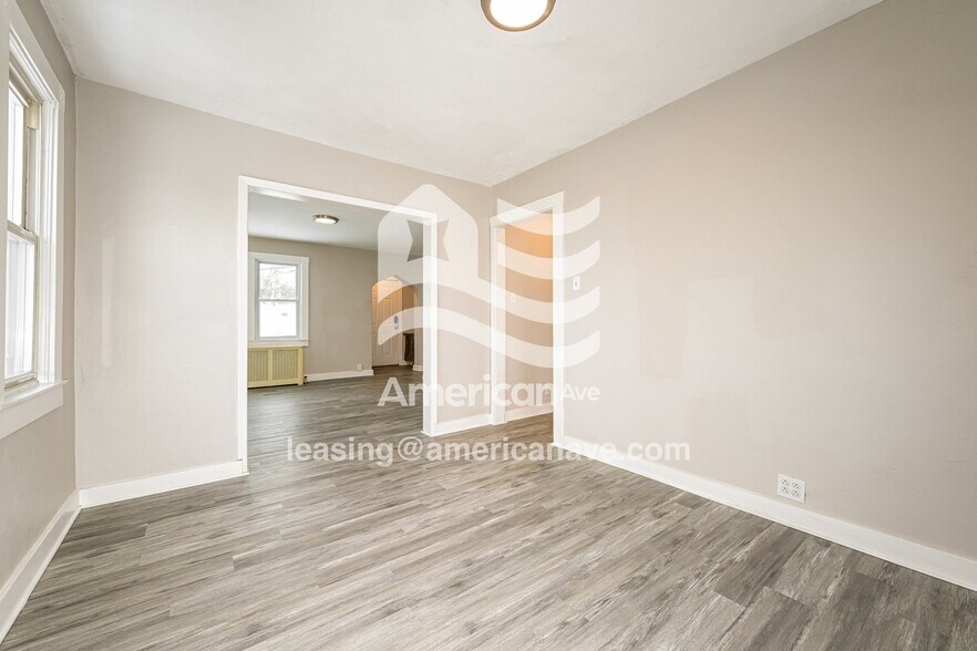 Building Photo - 1818 Plainview Ave