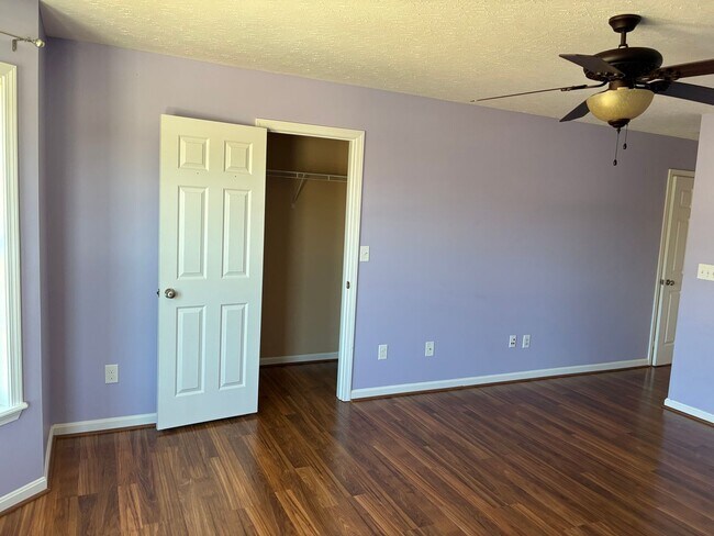 Building Photo - **ELIZABETHTOWN INDEPENDENT SCHOOL DISTRICT**