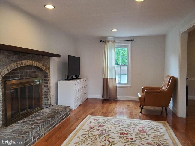 Building Photo - 15840 Buena Vista Dr