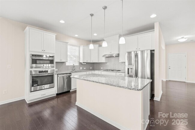 Building Photo - 720 Wood Lily Dr
