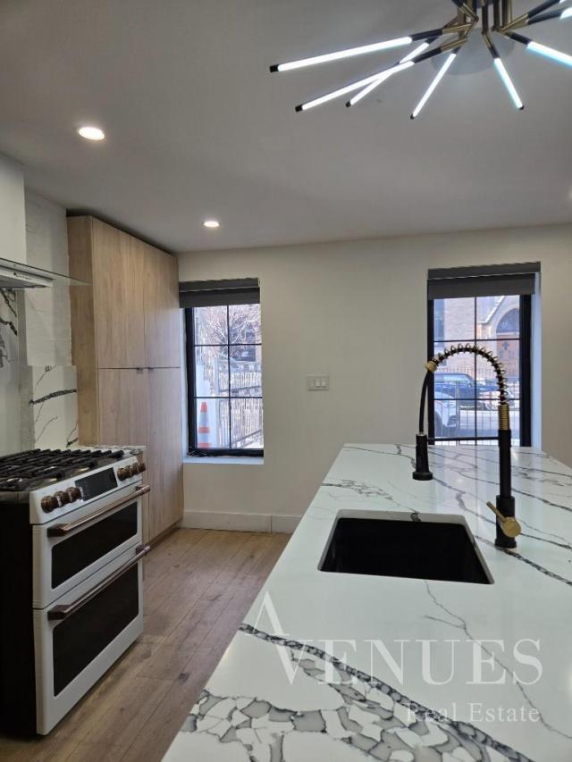 Building Photo - 2 bedroom in Brooklyn NY 11221