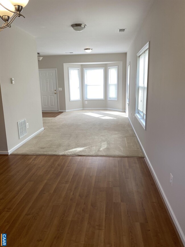 Building Photo - 156 Villa Circle