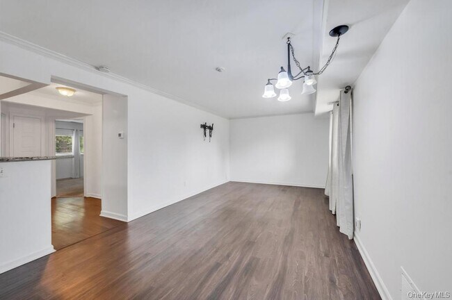 Building Photo - 109 Pointe Cir S