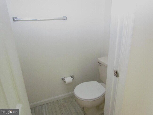 Building Photo - 9 Cohanzick Ct