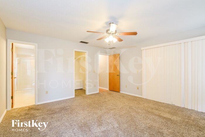 Building Photo - 913 Sylvia Dr