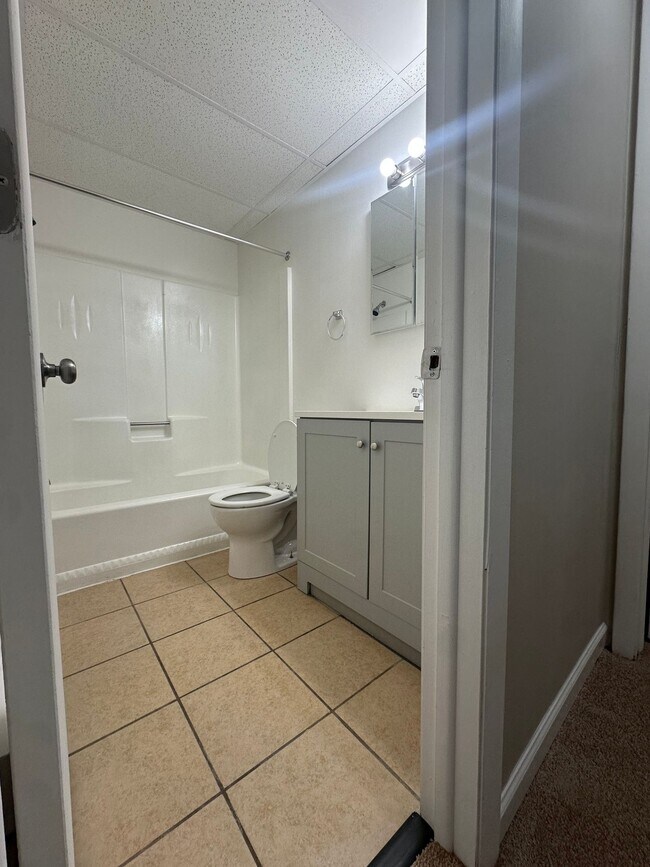 Building Photo - 2-Bedroom Townhouse in Stow, OH – Offering the perfect blend of comfort, convenience, and modern ...