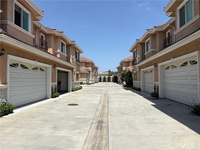 Building Photo - 4148 La Rica Ave