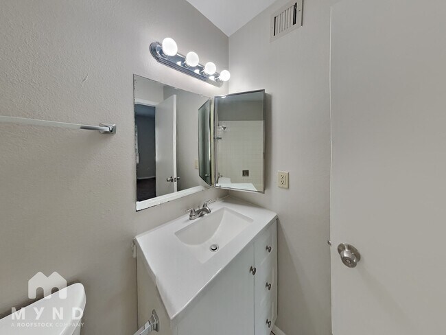 Building Photo - 821 Joan D Arc Ave