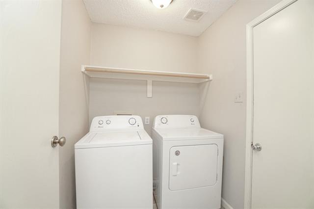 Building Photo - 302 Rosemary Ln