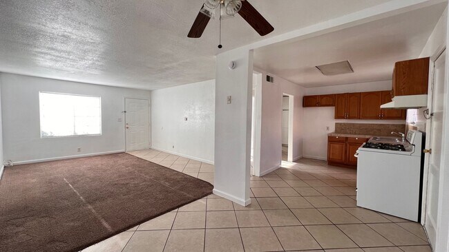 Building Photo - P008