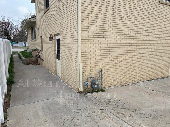 Building Photo - 3307 Hynds Blvd