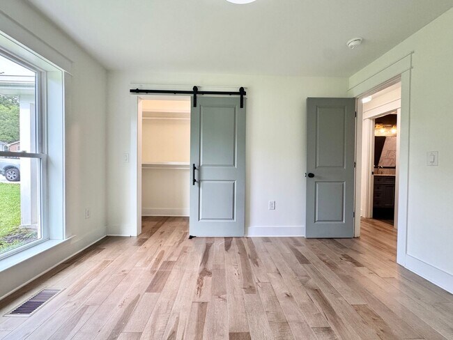 Building Photo - Fully Renovated 3 Bedroom Home for Rent in Franklin, TN Near Downtown Franklin & The Factory