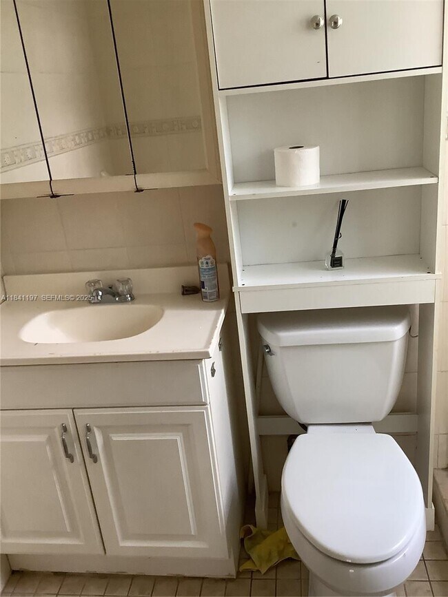 Building Photo - 60 Windsor C