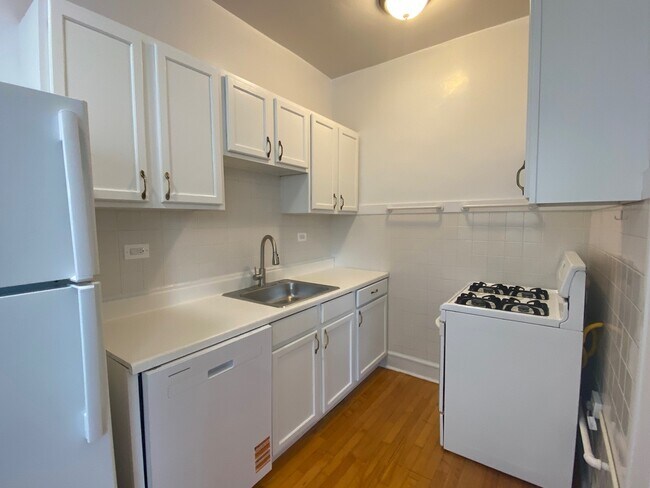 Building Photo - 1303 Elmwood Ave